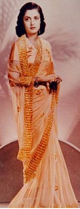 Estilo drapeado Nivi sari
