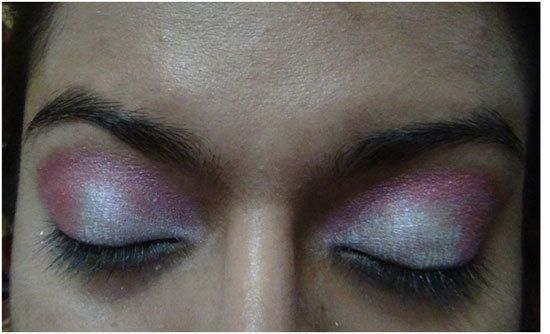maquillaje de la sombra de ojos de color rosa