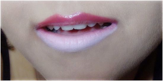 mitad y mitad de labios con color rosa