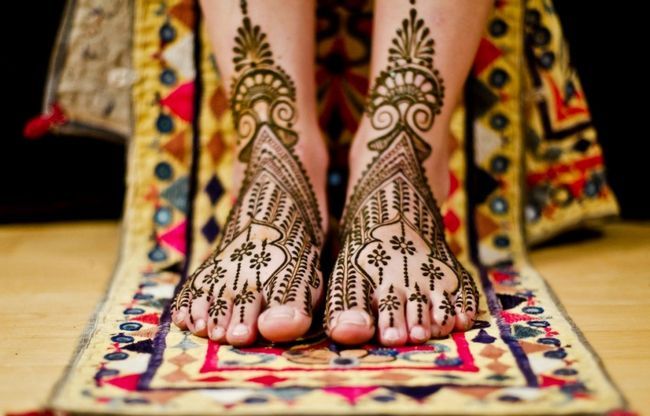 Henna / diseños del mehndi de pie / pies con fotos
