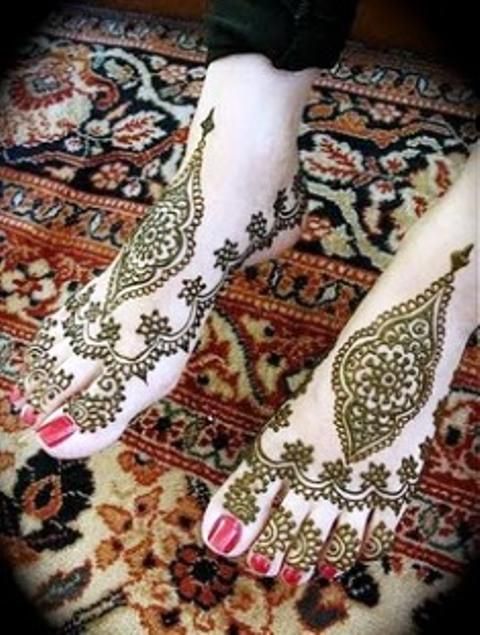 Hermosos pies y Mehndi-Designs-For-mujer-en-este-Eid-8