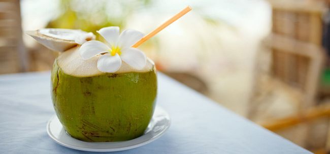 Cómo agua de coco ayuda a perder peso?