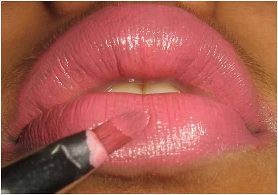 cómo aplicar el lápiz labial en los labios finos 5