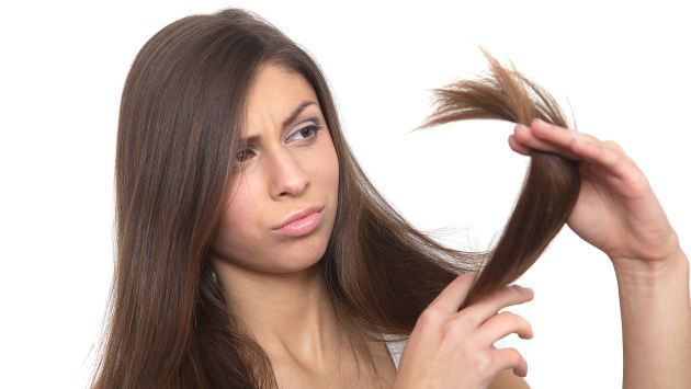 ¿Cómo controlar divide el cabello durante el verano?