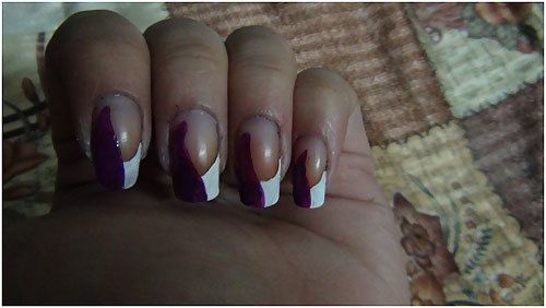 esmalte púrpura para las uñas