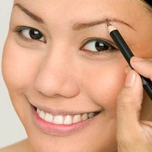 consejos para obtener cejas arqueadas perfectos para los asiáticos