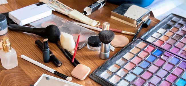 Cómo desinfectar el maquillaje productos y accesorios?