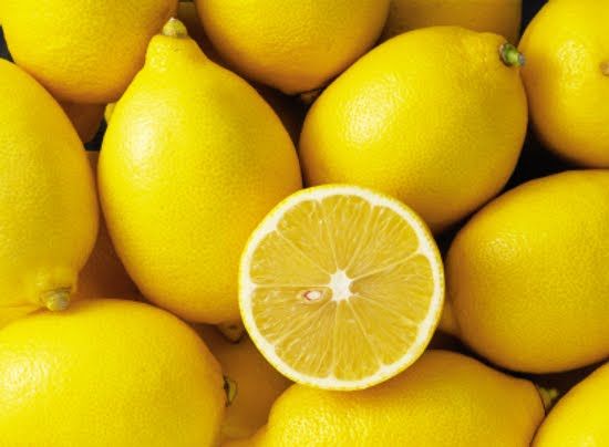 Tratamientos de limón para eliminar la caspa