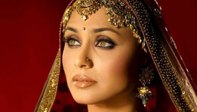 Rani Mukherji Inspirado Maquillaje Ojos - Tutorial Con Pasos detallados e imágenes