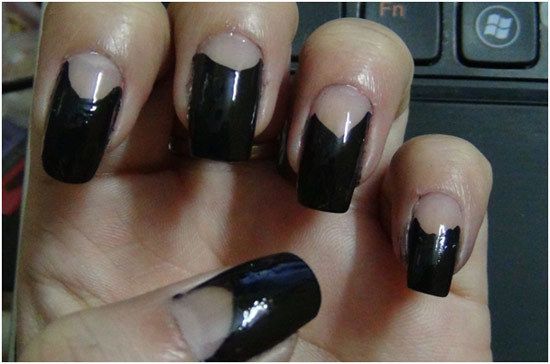 esmalte de uñas negro