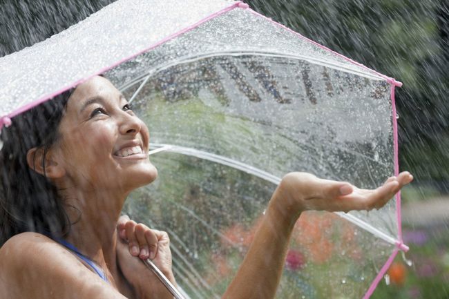 Consejos-for-saludable-piel-y-pelo-en-las lluvias de la temporada