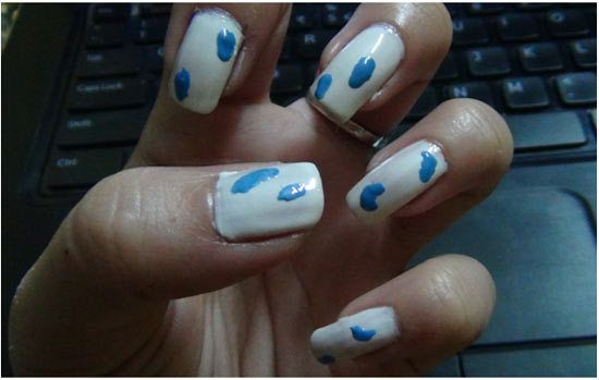 arte de uñas de color azul claro