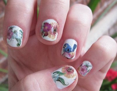 tatuaje de uñas de flores