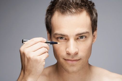 Top tratamientos de belleza en el país para que los hombres tratan a las ojeras