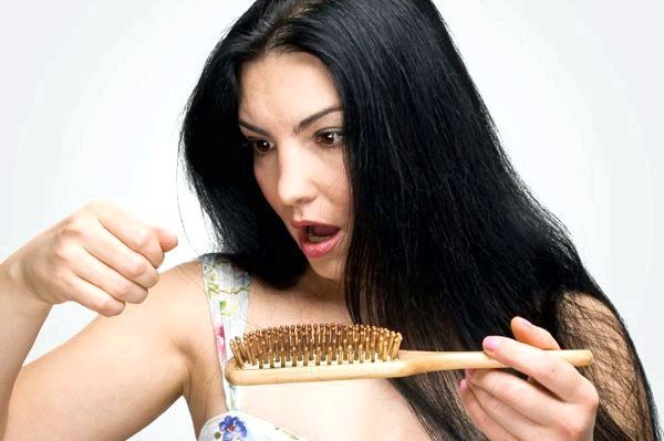24 potentes Remedios caseros para la Reducción de la pérdida del pelo