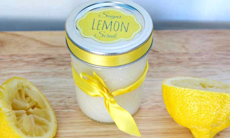 DIY: Homemade Limón y Azúcar Exfoliante para el retiro Tan