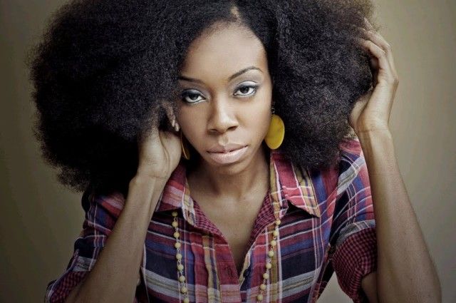Negro mujer de pelo