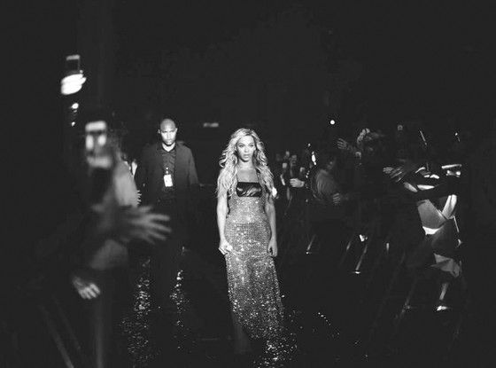 Beyonce ahora lleva versace personalizado para mrs. Carter gira mundial [fotos]
