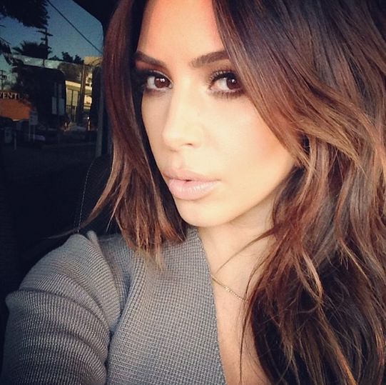 ¿Te importa? Kim Kardashian cambia de color el pelo otra vez!