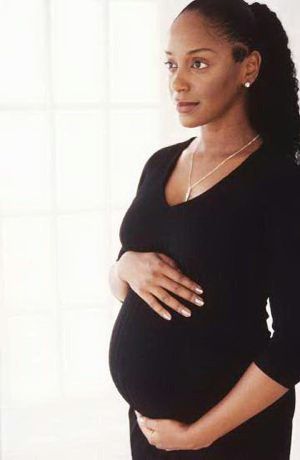 negro-mujer-embarazada-hypehair
