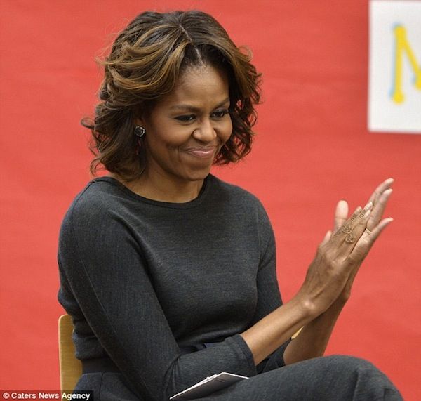 Michelle Obama destaca pelo rubio